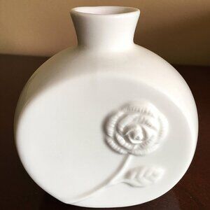 Belleek Living ceramic white flower vase "White Rose" 4 inches tall